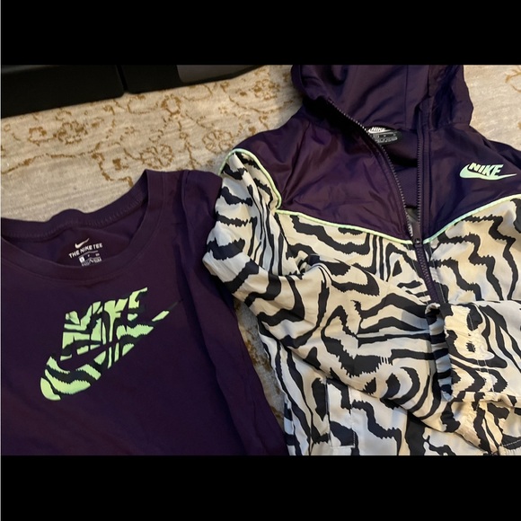 Nike Purple and Zebra Print Activewear Set

Purple Youth Medium Nike Bundle - Picture 2 of 2
